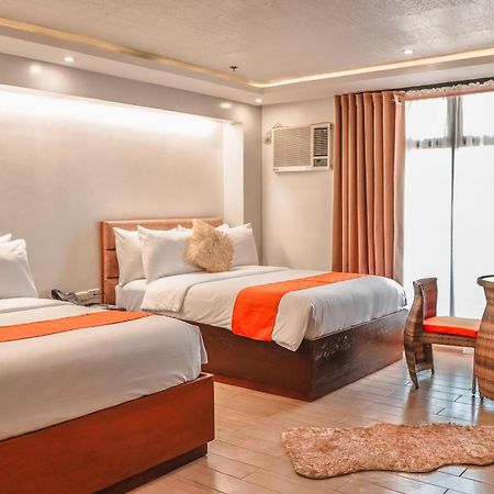 Aya Hotel & Residences Clarin  Екстериор снимка