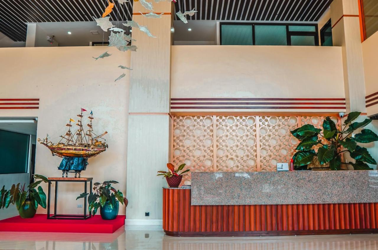 Aya Hotel & Residences Clarin  Екстериор снимка