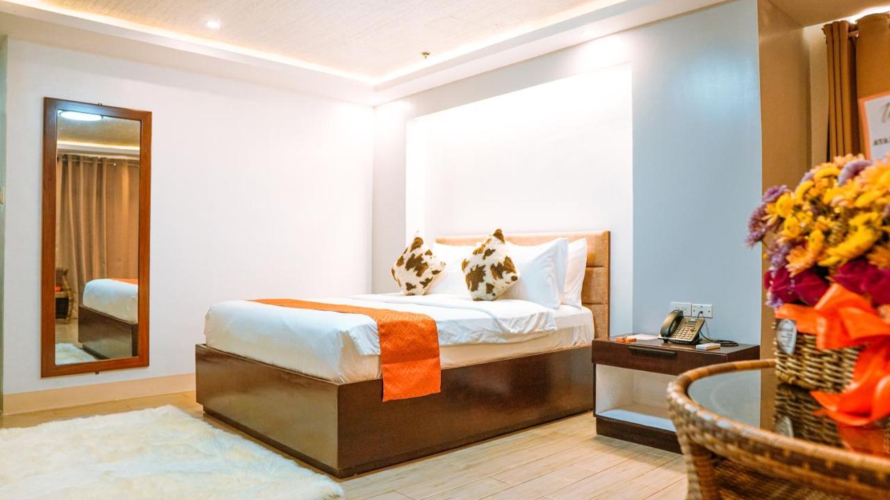 Aya Hotel & Residences Clarin  Екстериор снимка