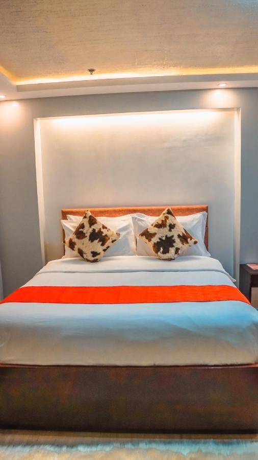 Aya Hotel & Residences Clarin  Екстериор снимка